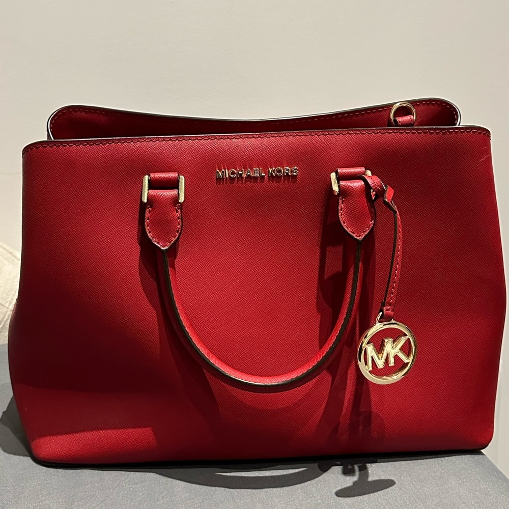 Michael kors red purse ❣️